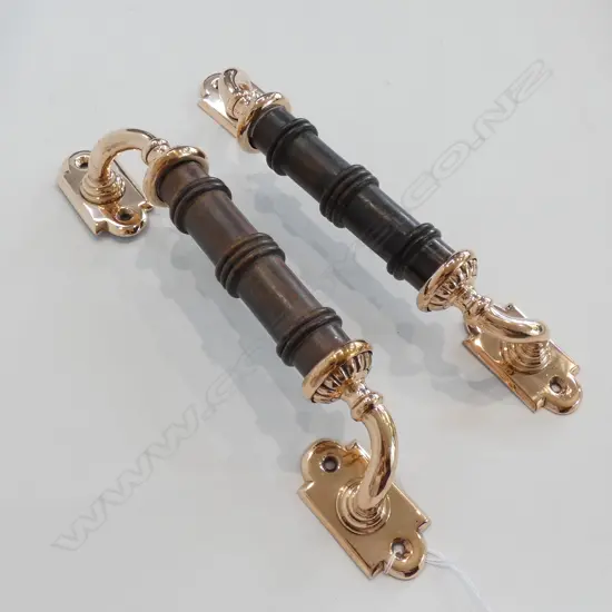 PR VICTORIAN BRASS & TURNED WOOD DOOR PULLS L. 290MM