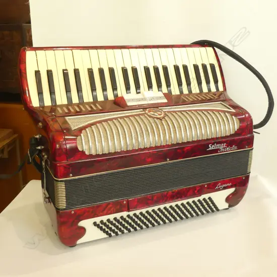 SELMAR INVICTA LUGANO PEARLIZED RED CASED PIANO ACCORDIAN