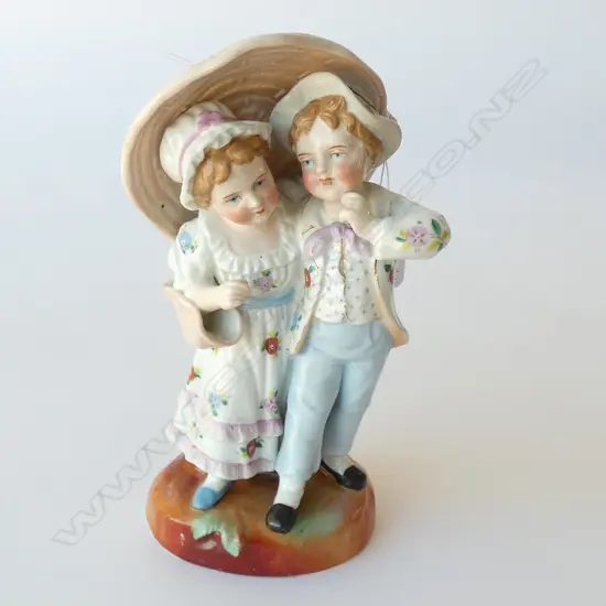 VICTORIAN FIGURES, COUPLE WALKING, H.190MM