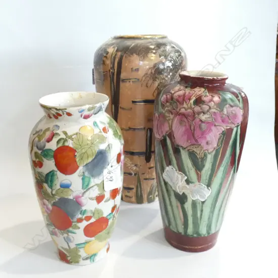 3 ASST VASES ONE CHINESE H 310 MM