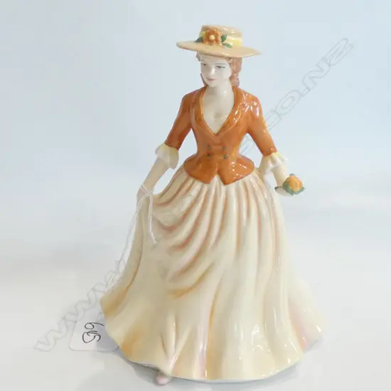 R/DOULTON FIGURINE AUTUMN STROLL