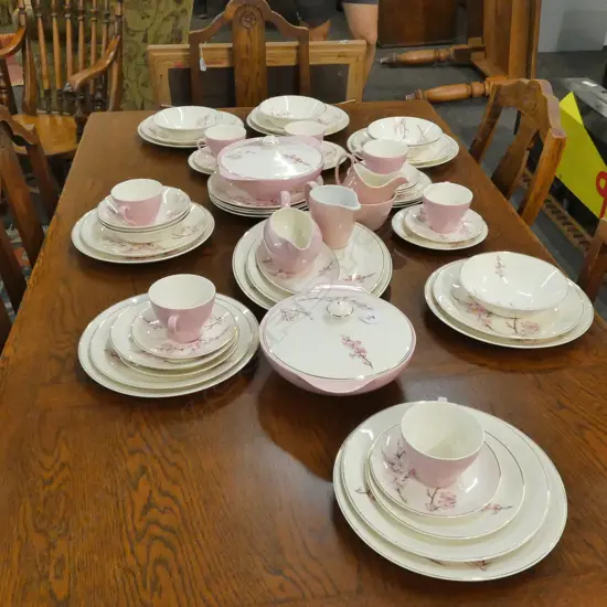 LARGE MEAKIN BLOSSOM DINNER SERVICE EXCELLENT CONDITION