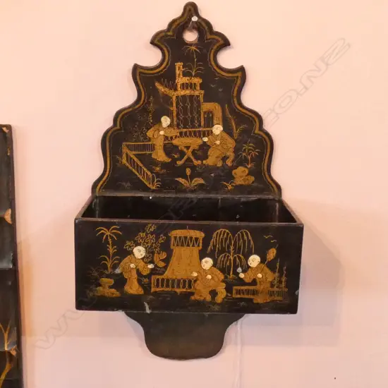 VICTORIAN CHINESE DECORATED LACQUER WALL POCKET