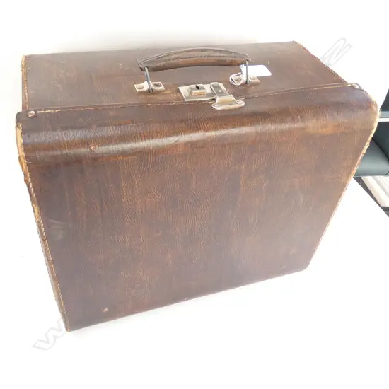 VINTAGE SUITCASE 