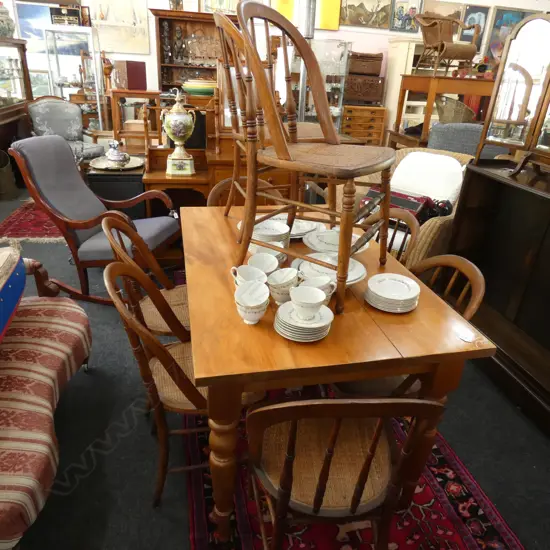 COLONIAL STYLE TABLE L. 1370 W. 830MM