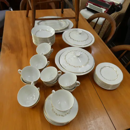 R/DOULTON PART FAIRFAX LARGE DINNER SERVICE