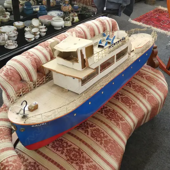 MODEL BOAT 'KAURI' L. 1200MM