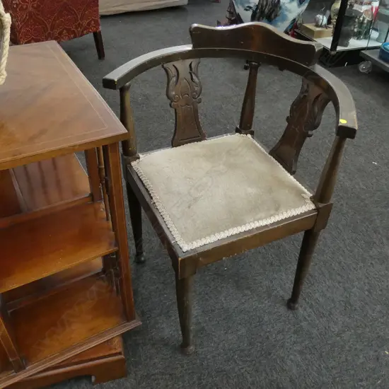 CORNER CHAIR