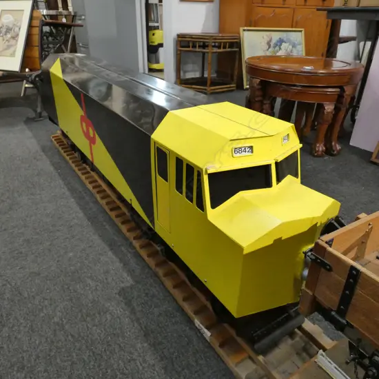 LARGE YELLOW MODEL TRAIN L. 1.8M