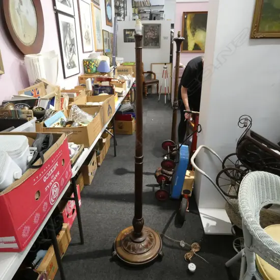 CARVED WOODEN STANDARD LAMP NO SHADE H. 1.5M