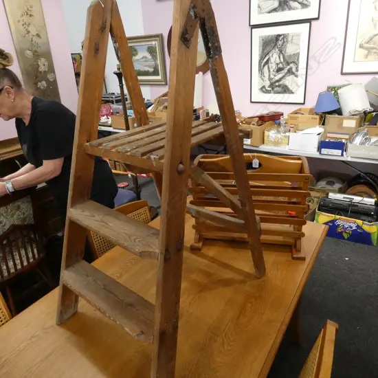 VINTAGE WOODEN STEP LADDER H. 920MM + MAGAZINE RACK