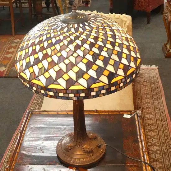 LEADLIGHT STAINED GLASS TABLE LAMP 