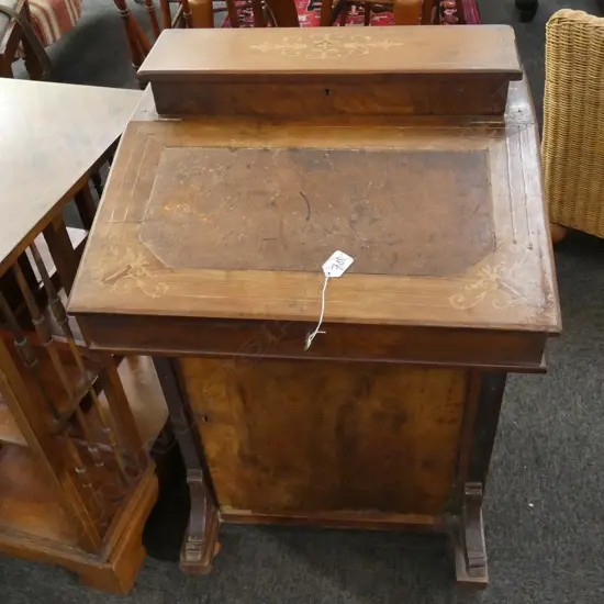VICTORIAN WALNUT DAVENPORT
