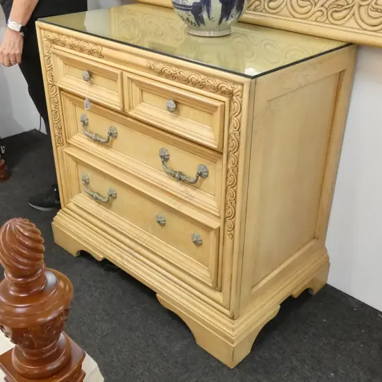 3 DRAWER CHEST WITH GLASS TOP H. 880MM W. 930MM