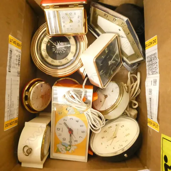 GOOD LOT OF VINTAGE CLOCKS
