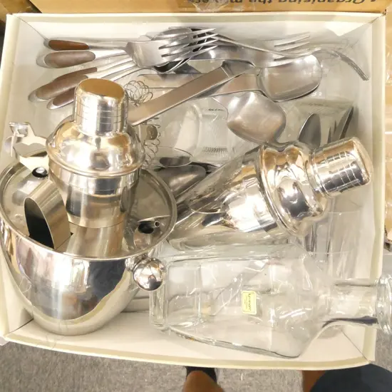 BOX LOT COCKTAIL SET, DECANTER, RETRO CUTLERY AND GLASSWARE