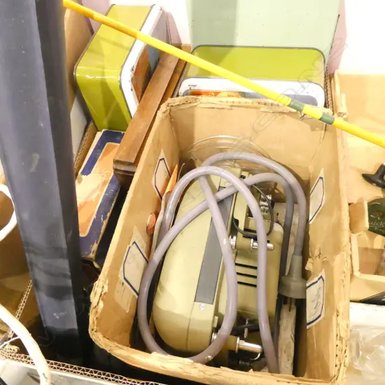 BOX LOT PROJECTOR & SCREEN, TINS, BAROMETER, MONEY BANK TIN ETC