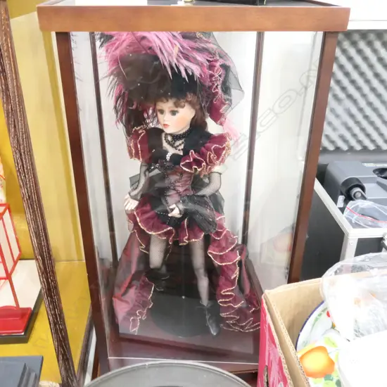 SCARLETT O'HARA GWTW PORCELAIN HEAD DOLL IN CASE H. 630MM