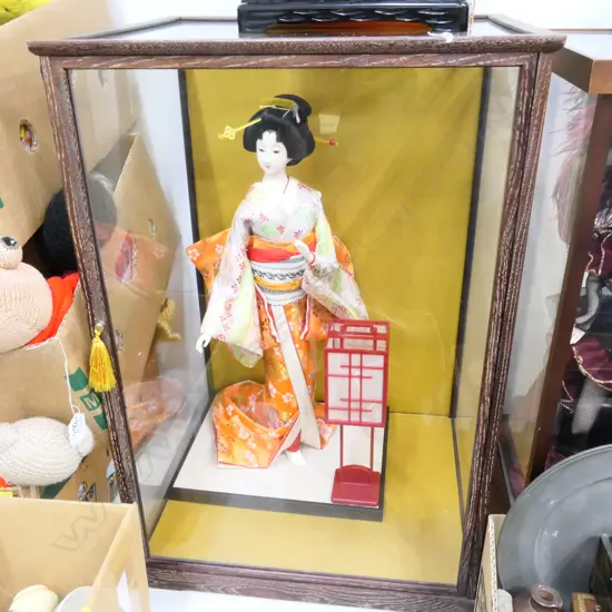 CASED JAPANESE GEISHA DOLL PORCELAIN HEAD H. 650MM
