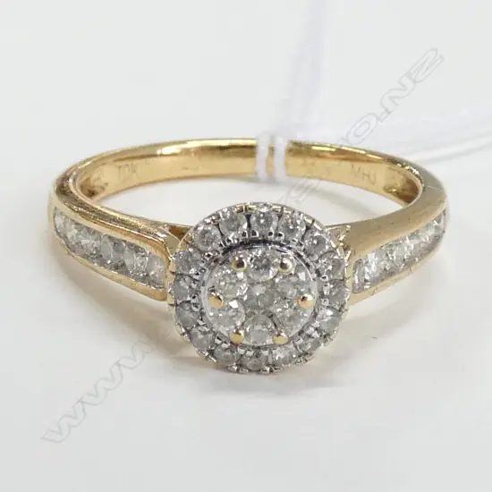 10K GOLD & 35 DIAMOND CLUSTER RING