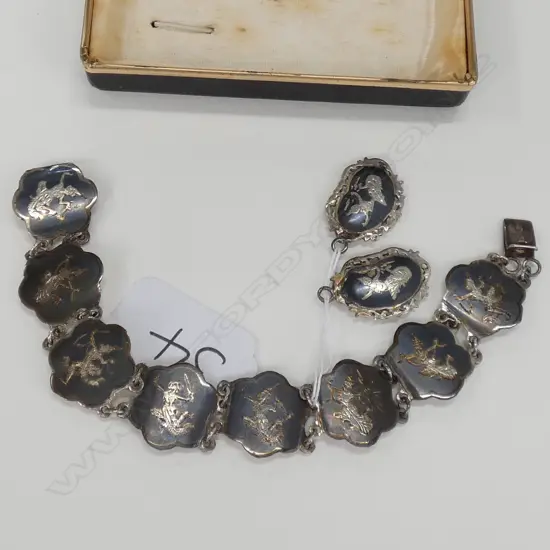 SIAM SILVER BRACELET & 2 PENDANTS IN CASE