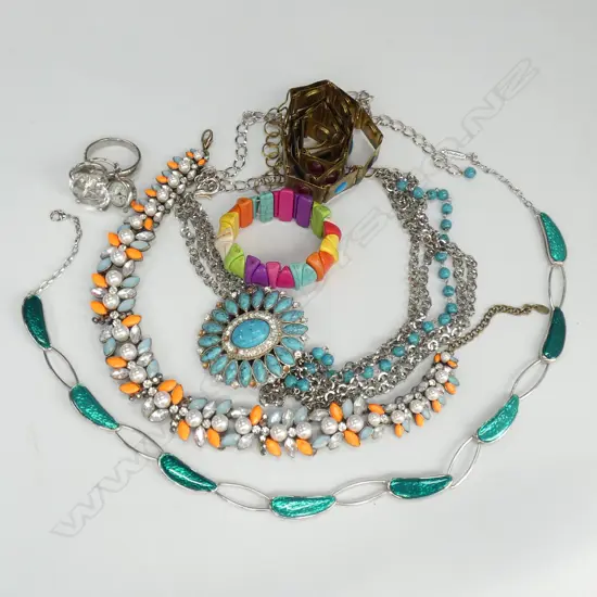 BOX COSTUME JEWELLERY 