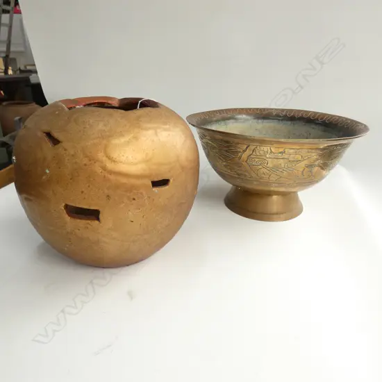 BRASS FOOTED  BOWL 260MM DIA & GOLDEN VASE