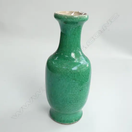 CHINESE GREEN CRACKLE GLAZE VASE MARK TO BASE H  200 MM