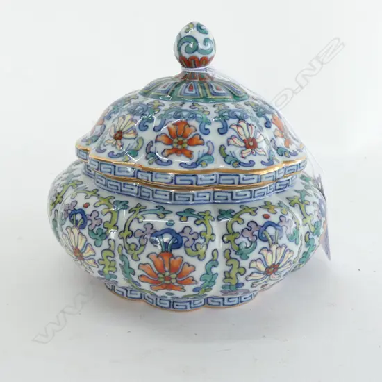 ORIENTAL LOBED LIDDED TRINKET BOX MELON FORM