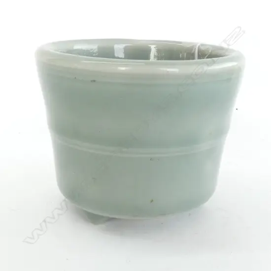 ORIENTAL CELADON GLAZED SMALL POT 3 LUG FEET H.75mm