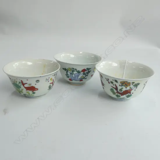 3 CHINESE DOUCAI PORCELAIN SMALL DISHES Dia.93mm