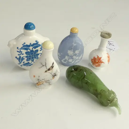 FOUR MINIATURE SNUFF BOTTLES + JADE (?) EGGPLANT