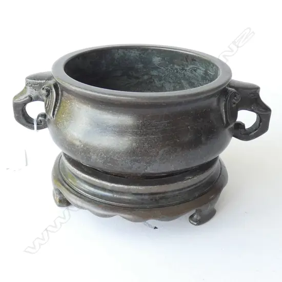 CHINESE BRONZE BRUSH WASHER ON CIRCULAR STAND Dia.110mm