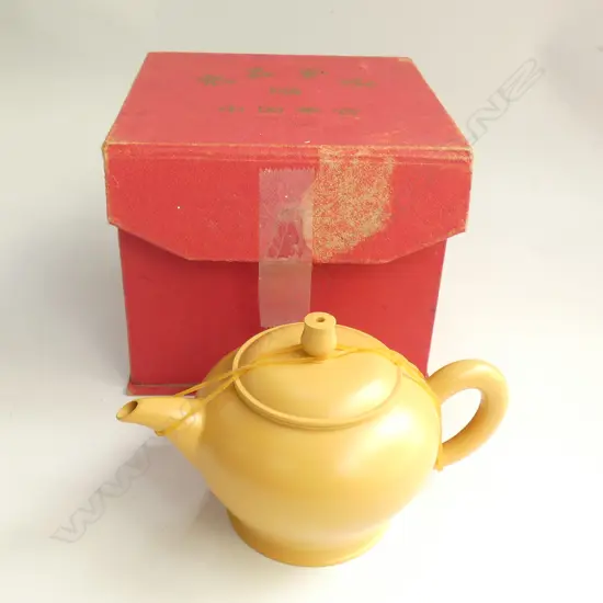 CHINESE YELLOW YIXING TEAPOT