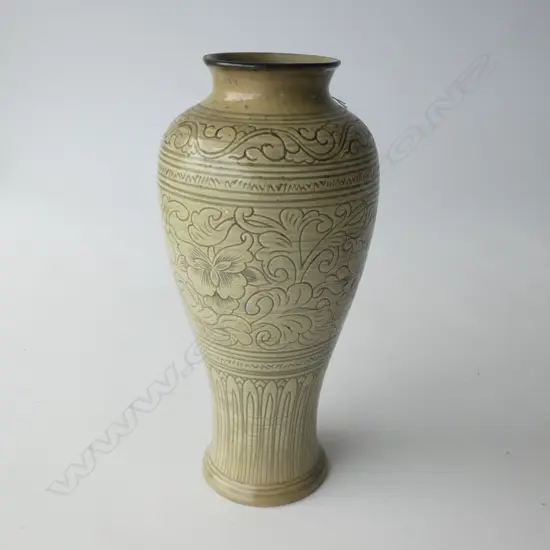 CHINESE POTTERY VASE INCISED DECORATION H.280mm