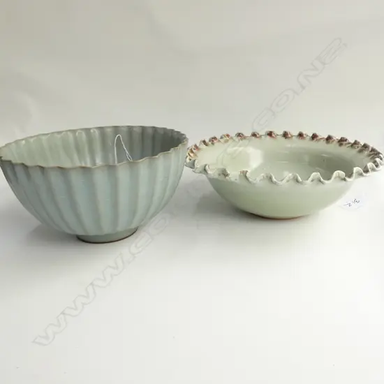 STUDIO POTTERY BOWL WITH SONG STYLE BOWL D 250 MM