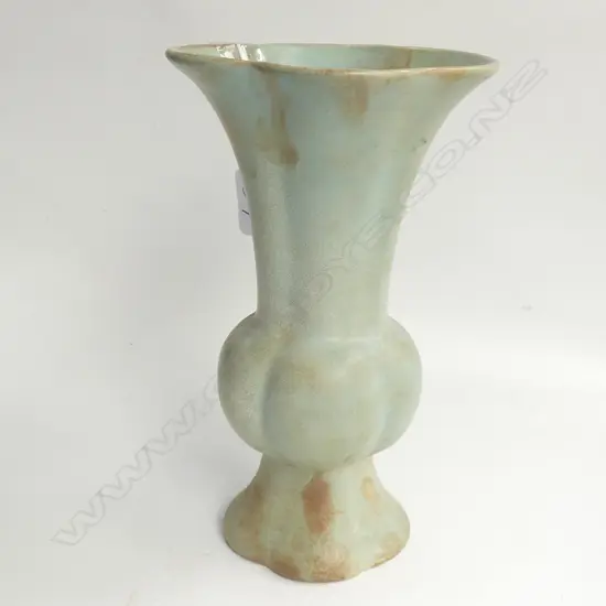 CHINESE CELADON GLAZE VASE 4 lobed gu form H.230mm