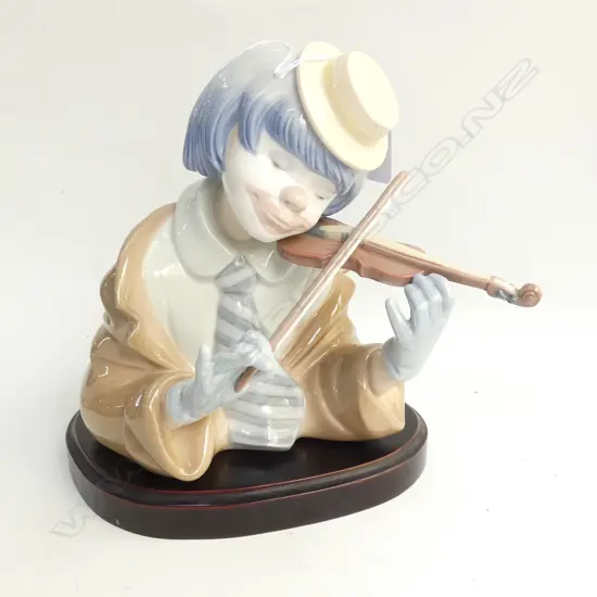 LLADRO VIOLIN PLAYING CLOWN WITH STAND H 180 MM