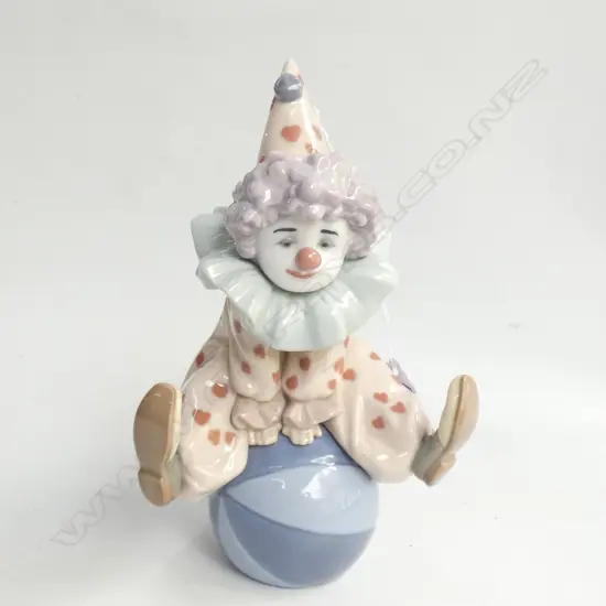 LLADRO CLOWN ON BALL H 190 MM