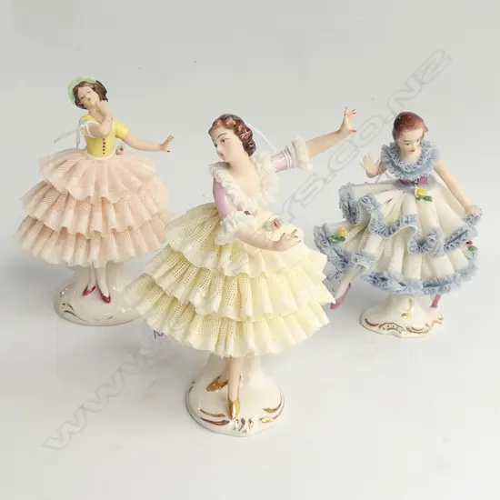 3 DRESDEN DOLLS GOOD COND, MINOR LOSS TO SKIRTS H. 120MM