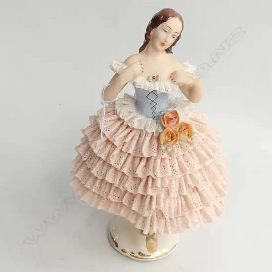 LARGE DRESDEN DOLL GOOD CONDITION H. 190MM