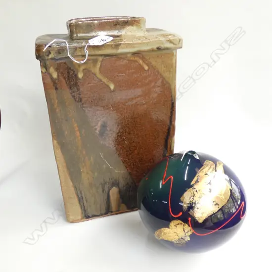 STUDIO POTTERY VASE H. 340MM + SIGNED '95 NZ VASE