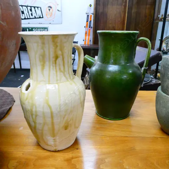 2 LARGE JUGS BOTH AF H. 300MM + 2 PRS POTS