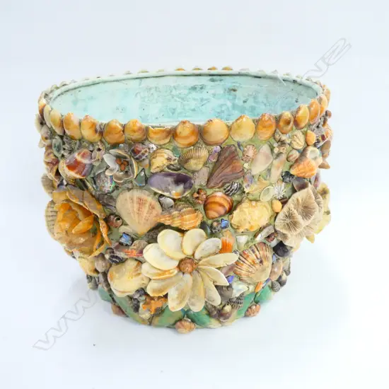 RETRO KITCH SHELL AND COPPER PLANTR