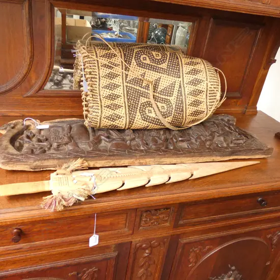 CARVED POLYNESIAN DAGGER L.730mm + STORYBOARD L.840mm + WEAVED BAG