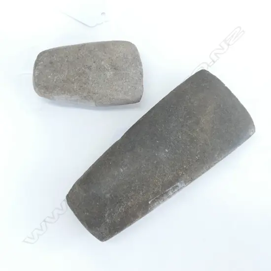 2 PACIFIC STONE ADZES L. 130MM