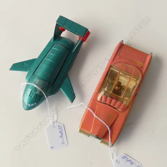 2 DINKY TOYS: THUNDERBIRD 2 + LADY PENELOPE'S FAB 1