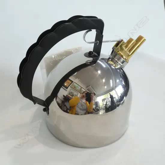 ALESSI 'IL BOLLITORE' WHISTLING KETTLE H. 210MM