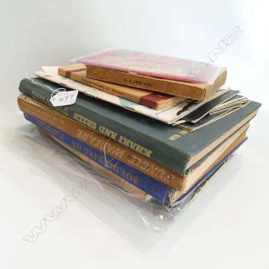 SELECTION OF ASSORTED WAR RELATED BOOKS + "NZ ONWARD" PATCH H.180mm