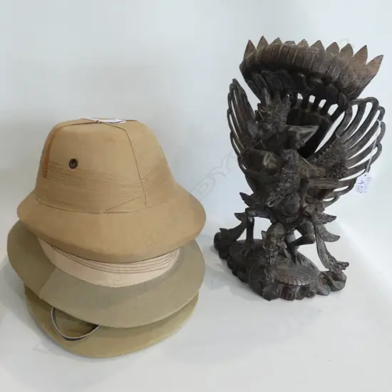 3 SAFARI HATS & INDONESIAN WOOD FIGURE H. 400MM